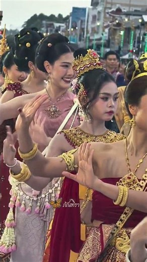 Amazing Nakhon Phanom, full of beautiful women and graceful traditional dances #PhayaSriSattanaka...