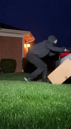 Blue Ink Bomb Explodes In Thief's Face