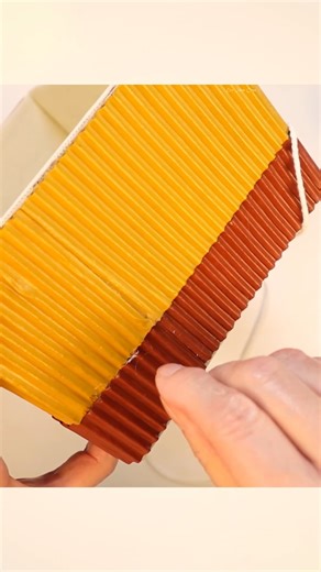 DIY: Cómo hacer una cesta organizadora única con materiales simples #cestaconcarton #ReciclajeCreativo #ManualidadesRecicladas #ReciclarEsCrear #HechoAMano #ArteConReciclaje #ecoideacrea | Eco Idea-crea