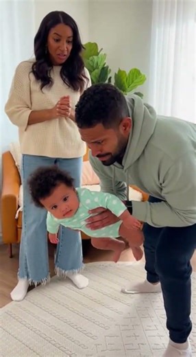 “Every Dad’s Worst Diaper Mistake 😆”#diapercheck #funnybabyvideo #parentinghumor #dadfails #shorts