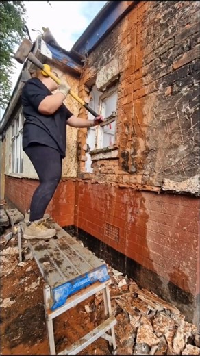 theabandonedbungalow on Instagram: "Day 5 of Construction at The Abandoned Bungalow 🧱 Final day of the building week and the energy was still high. One last push, a proper team cuppa, and a huge milestone, breaking through for the new front door. So grateful for this hardworking crew from Sherwood Construction Services. An incredible week, an even better team, and the perfect ending with a well earned pint or two 🍻 Safe to say this is the BEST Annual Leave I've ever had and my fa