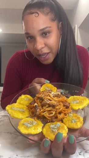 Dominican Style Spaghetti Recipe with Tostones | Cooking with D