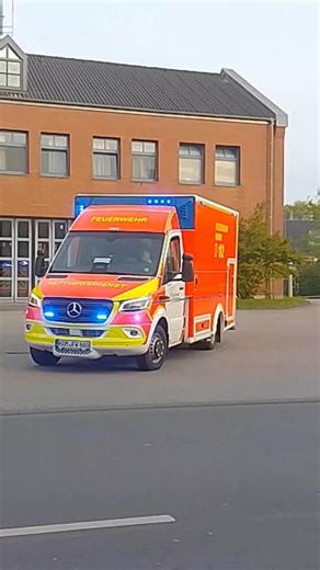 Neuer RTW Typ auf Einsatzfahrt 1-RTW-1
