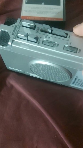 Realistic SCP-17 14-1037 Portable Stereo Cassette Recorder Player walkman with case excelent condit