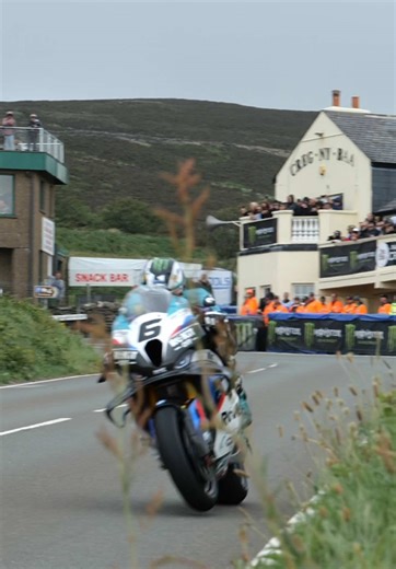 Michael Dunlop unleashes full power on the exit of Creg-ny-Baa 🏁 #isleofmantt #iomtt #michaeldunlop