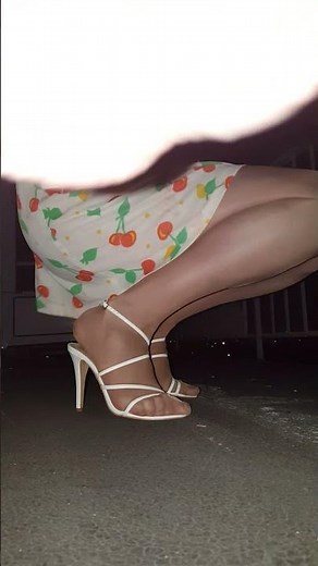 Vintage 1970s mini-dress with mini-skirt blowing in wind! - Originally taped May 4, 2017 - 🤩😍🥵🥵🥵😘❤️💚