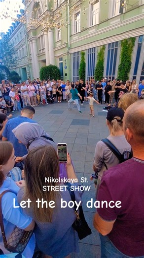 Moscow strrets at summer, a street show at Nikolskaya Street, #travelvlog #moscow #russiavlog