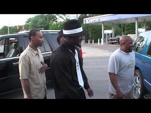 HILARIOUS BASS DEMOS IN THE HOOD