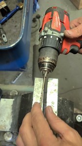 24K views · 2.1K reactions | How to fix a broken drill chuck that won't open. Use a vice and a hammer #tools #drill #powertoolrepair #vice #hammer #broken #faulty #fix #repair #restoration #toolfix #chuck | Deandohertygreaser | Facebook