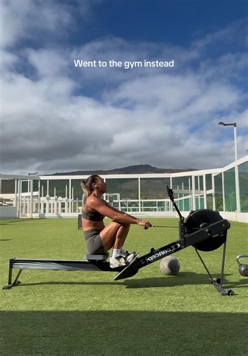 Empowering Women at the Gym: Motivational Video Compilation