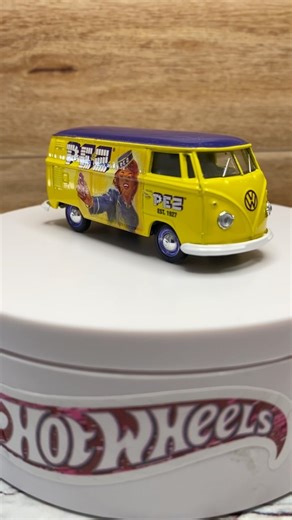M2 vw bus, PEZ candy. #diecast