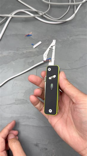 Customize for the task at hand. Add wire stripper for more control and precision. #edc #multitool