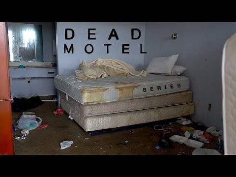 Creepiest Motel Ever : Possible Murder Scene with Bloody Handprint #DeadMotelSeries