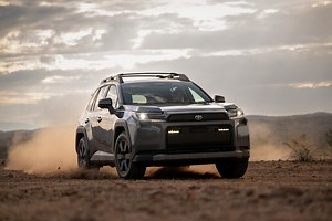 Toyota RAV4 2026 llega a México: motor híbrido con 236 HP, opción de tracción integral y consumo de hasta 27.7 km/l, precio y lanzamiento