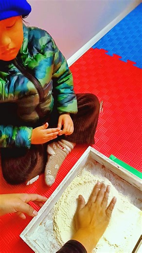“Happy moments of play, learning activities, and joyful little ones.”#happykids #flourwriting #montessoriactivities