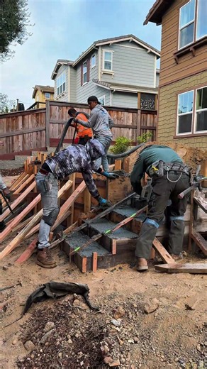 Watch us frame this concrete wall and steps! #SonomaCounty #concreto #Concrete #concretefinisher