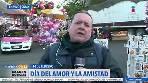 ¡Qué viva el amor! Habitantes de la #CDMX acuden al Mercado de Jamaica este #14DeFebrero para comprar ramos "buchones" y arreglos florales. | Imagen Noticias