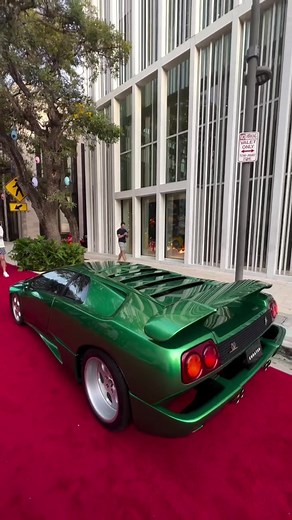 Discover the Legendary Lamborghini Diablo SE30
