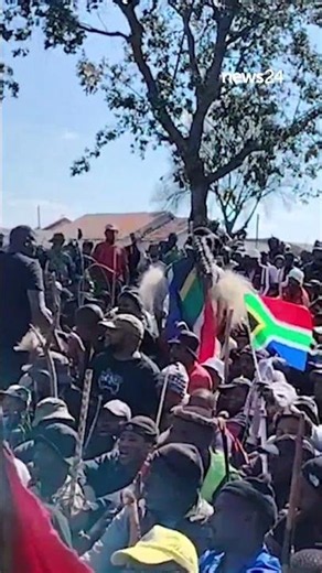 Phakelumthakathi leads Amabutho, Soweto residents in march to City of Joburg offices | WATCH
