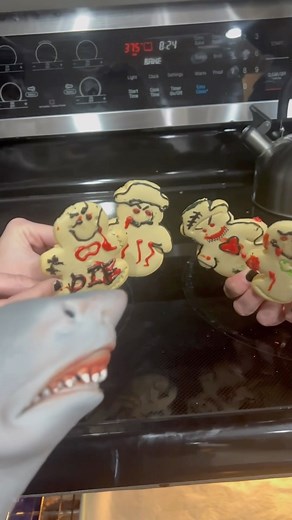 Shark Puppet ✪ | EVIL GINGERBREAD | Instagram