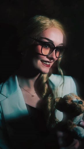 Scarlett ♡ on Instagram: "Harley Quinn’s introduction! 🩺♦️ I tried but honestly I liked how it turned out yippee! ✨ #harleenquinzel #harleenquinzelcosplay #harleyquinncosplay #harleyquinn #dcuniverse"