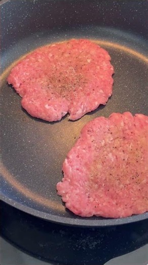 The perfect breakfast in 5 minutes! #englishmuffin #breakfast #recipe #bacon