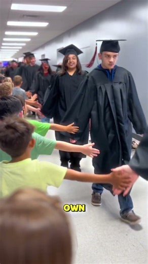 High School Students Say Goodbye to Kindergarten Kids on Graduation Day ❤