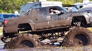 Chevy Avalanche Mega Truck doing some Florida Mudding! #mud | Moto Doggo
