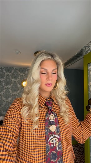 PFW OOTD: not the outfit I had in mind (the one I wanted was delivered when my flight took off, convenient) but ended up making this work 💛 peace, love & spanx!!!!!! | Lindsey Simon