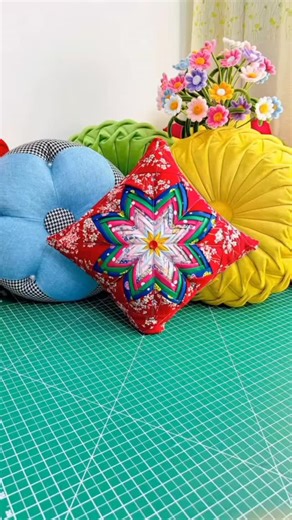 Bruna Martini - Patchwork ✂️🪡 on Instagram: "Curso completo de Patchwork, aulas completas com dezenas de blocos exclusivos. Acesse o site do meu perfil @patchwork.facil VEJA O QUE VOCÊ VAI RECEBER ⬇️ ⬇️ ✅Blocos exclusivos de patchwork ✅350 moldes ✅Instruções com medidas ✅Blocos patchwork com efeito 3D ✅Vídeo aulas explicativas Benefícios: ✔️Acesso vitalício: curso será seu para sempre! ✔️7 dias de garantia ✔️ Aulas dinâmicas ✔️ Adicionamos novos modelos todos meses ✔️ Atualizações gratuitas ✔️ 