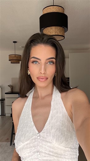 DAFNE SIERRA on Instagram: "Contiene muchos antioxidantes, estimula la circulación y es una gran fuente de vitaminas. El ajo, no sólo ayuda a que el vello crezca más rápido, sino que tambi´ne frena su caída. Sabías esto? 😱 #tipsbelleza #chicas"