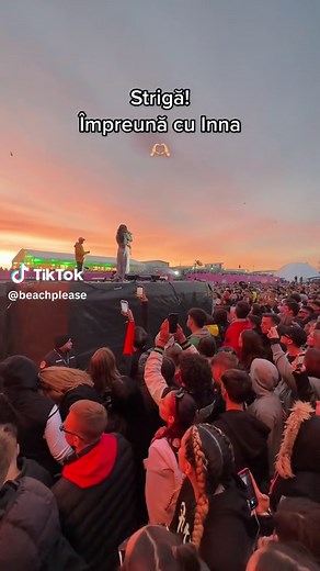 Strigă! Relaxare la plajă cu Inna