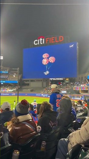 The Citi Field scoreboard showed the Artemis II astronauts returning safely to Earth tonight! 👏