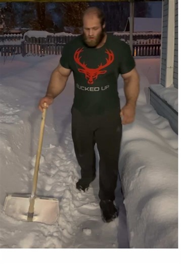 Snowstorm, -8*C outside. - Code: SMAEV1 for all @BuckedUp supplements! - #snow #winter #gymtok #andreysmaev