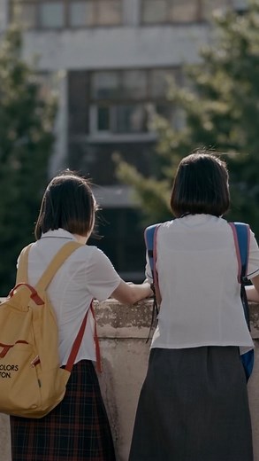 Asian Cinema Archive on Instagram: "House of Hummingbird (2018), Bora Kim 14-year-old Eun-hee moves through life like a hummingbird searching for a taste of sweetness wherever she may find it. Ignored by her parents and abused by her brother, she finds her escape by roaming the neighborhood with her best friend, going on adventures, and exploring young love. #asiancinema #cinephile #cinephilecommunity #koreancinema"