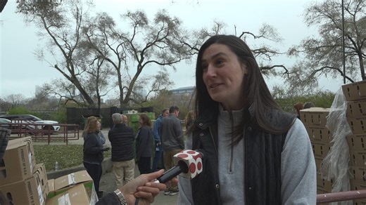 Edison School of the Arts packs and distributes Thanksgiving meals for community