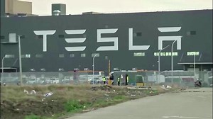 32K views · 1K reactions | Tesla CEO Elon Musk ‘lied’ when he said that funding was ‘secured’ to take the company private, a lawyer for Tesla investors said, as an attorney for Musk argued that the billionaire merely used the ‘wrong words’ when he tweeted about his plans in 2018 https://reut.rs/3Xmmsoy | Reuters | Facebook