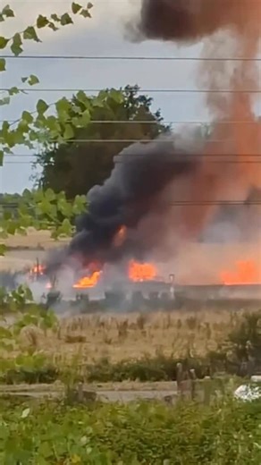 154K views · 18K reactions | Un camion qui transportait des bouteilles de gaz a pris feu, ce lundi, dans l’Allier. Le conducteur du poids lourd n’a pas survécu. | La Montagne | Facebook