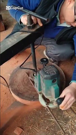 This DIY Router Jig Perfectly Flattens Wood Slabs 🔥