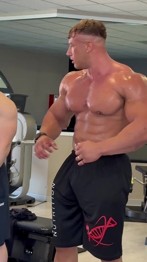 If you can dream it, do it. #bodybuilder #lifting #huge #giant #giantman #muscular #tall #tallerthanyou