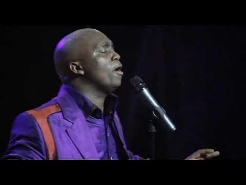 Enjoy this live performance of the song Ke Dumetse by Keke Phoofolo.