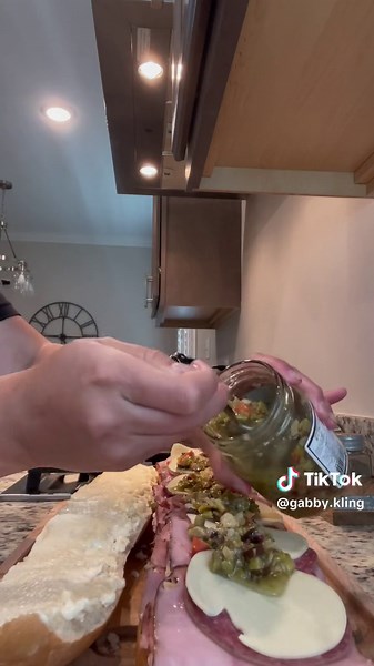 Delicious Muffuletta Sandwich Recipe You Can Make at Home