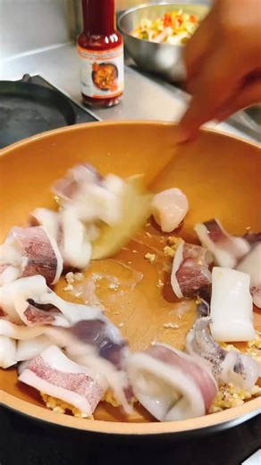 ปลาหมึกผัดซอสเผ็ดไม่ยากลองทำกันดูนะครับ #แบร์พากิน #อร่อยบอกต่อ #cookingwithlove #อาหารเกาหลี | Bear phakin พากินตามแบบแบร์