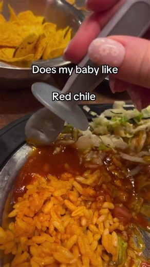 Baby is trying red and green chile for the first time @kianna_abqrealtor via @bviral