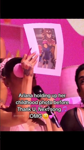 Ariana Grande holding up her childhood photo before Thank U, Next song at tour😩💕