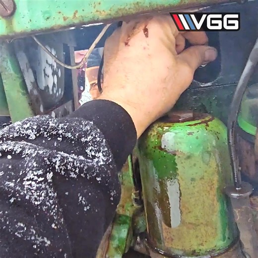 Father and Sons working on a vintage John Deere Tractor! | Vice Grip Garage