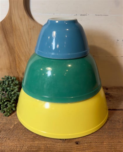 Vintage Pyrex Bowl Set / Yellow Green Blue Primary Colors / Decorative Farmhouse Decor / 400 Series