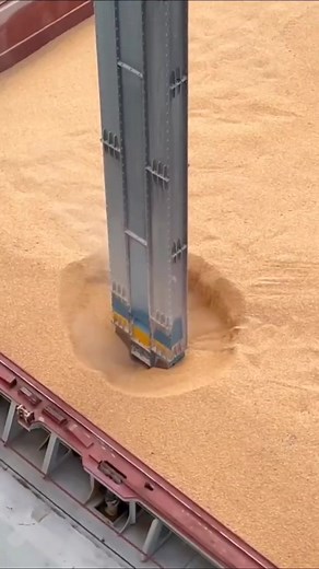 Trick for efficient unloading#viral #hacks #useful #efficient #unload #trick #satisfying #oddlysatisfying #cool #ideatimes #USA #fyp #foryou #fypシ