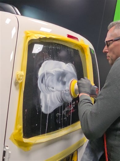 Krassen in ramen😳😳 Let's go!!! 💥Training Glas polijsten Michel van MC Dienstverlening wou graag verder leren in het detailing vak‼️ Daarom heeft hij deze cursus gevolgd om niet alleen de lak van de auto netjes en kras vrij te maken maar ook de ramen🙀💪 Michel gefeliciteerd met jou certificaat💯💯🏆 #glasspolishing #academy #cursus #detailing #window