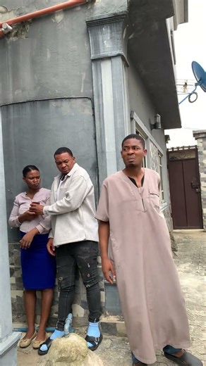 Do you think his not aware? The lady refused to answer him yesterday evening 🫢